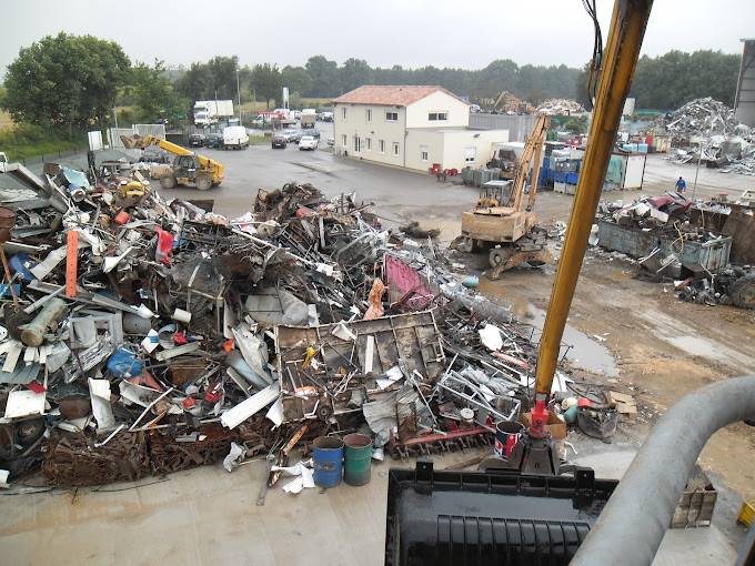 Aperçu des activités de la casse automobile METAL FER RECYCLAGE située à BONNEUIL-MATOURS (86210)